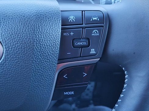 Used 2025 Toyota Camry SE image 13