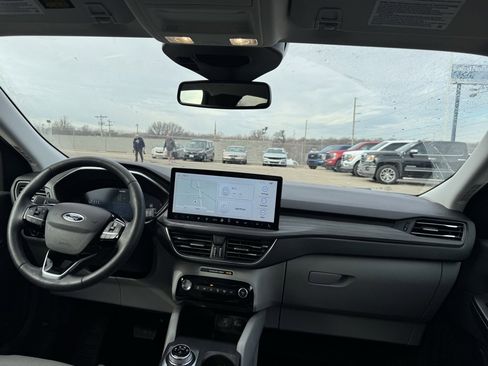 Used 2023 Ford Escape Platinum image 10