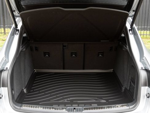 Certified 2026 Porsche Macan AWD/4WD image 29