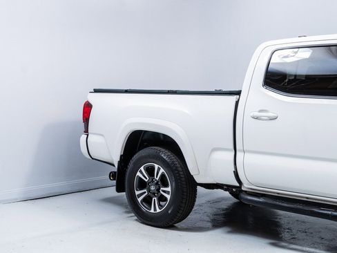 Used 2019 Toyota Tacoma TRD Sport image 11