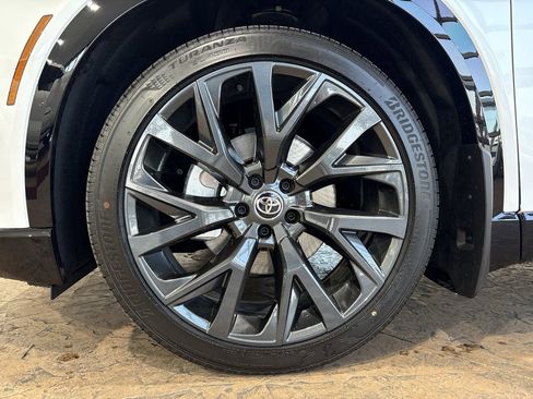 New 2025 Toyota Crown Signia image 10