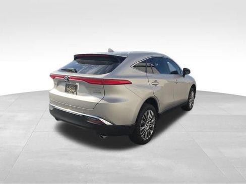 Used 2022 Toyota Venza XLE AWD/4WD image 8