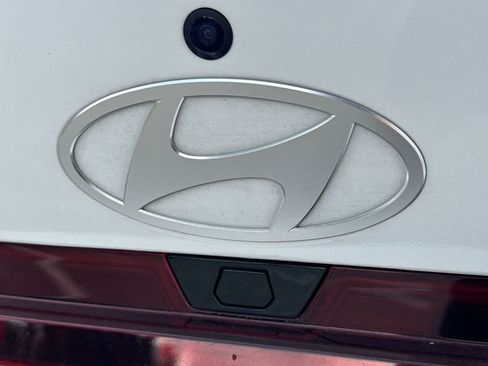 Used 2024 Hyundai Elantra SEL FWD image 18