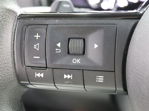 Used 2022 Nissan Pathfinder S image 28