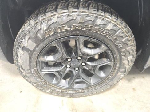 Used 2019 Jeep Cherokee Trailhawk image 11