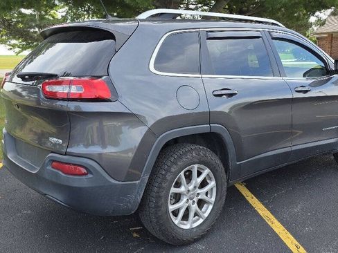 Used 2015 Jeep Cherokee Latitude w/ Cold Weather Group AWD/4WD image 3