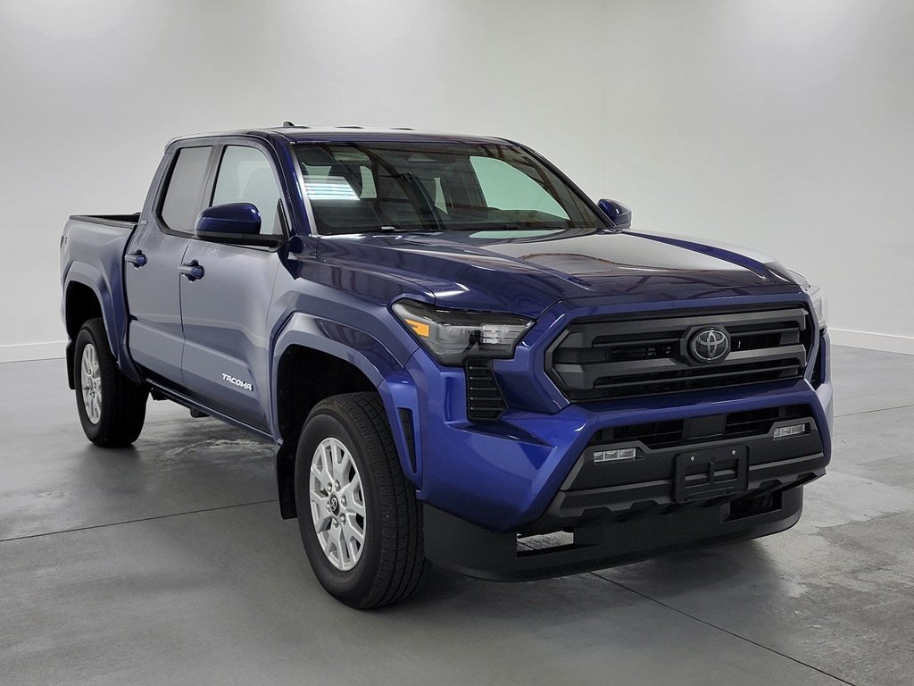 Used 2025 Toyota Tacoma SR5 AWD/4WD image 2