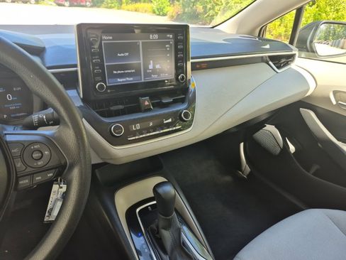 Used 2021 Toyota Corolla LE image 21