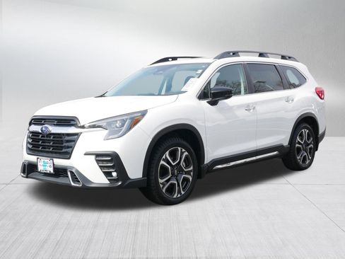Certified 2024 Subaru Ascent Touring w/ Popular Package #2 image 3