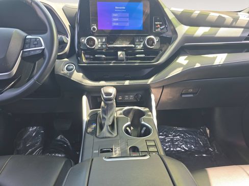 Certified 2024 Toyota Highlander XSE FWD image 11