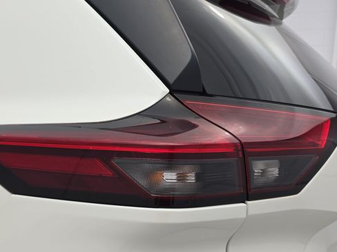 Certified 2023 Nissan Rogue SV AWD/4WD image 32