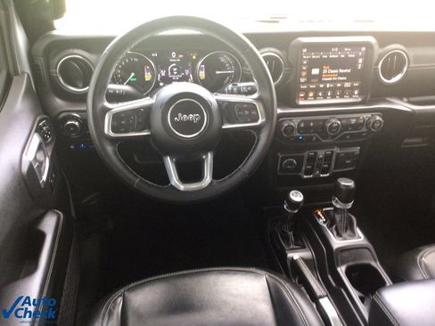 Used 2022 Jeep Wrangler Unlimited Sahara w/ Cold Weather Group image 18