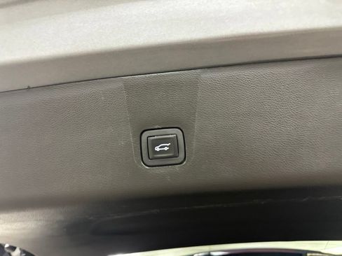 Used 2019 Chevrolet Traverse Premier AWD/4WD image 33