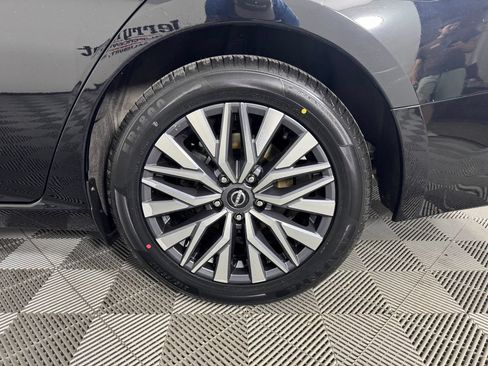 Used 2025 Nissan Altima 2.5 SV FWD image 37
