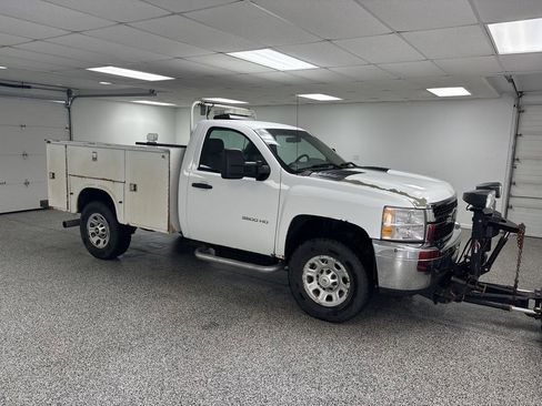 Used 2012 Chevrolet Silverado 3500 W/T w/ Snow Plow Prep Package image 2