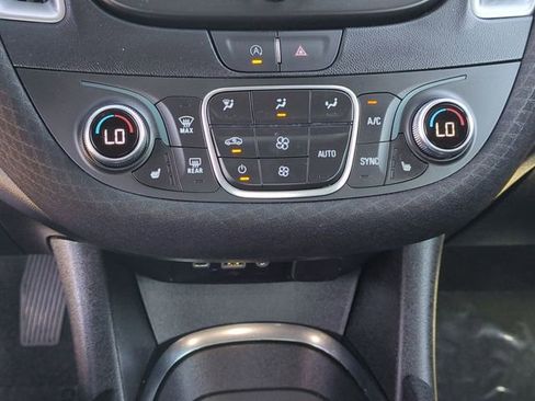 Used 2025 Chevrolet Malibu LT FWD image 18