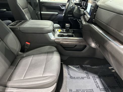 Used 2023 Chevrolet Silverado 1500 LTZ AWD/4WD image 17