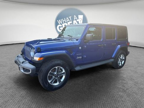 Certified 2018 Jeep Wrangler Unlimited Sahara w/ Cold Weather Group AWD/4WD image 8