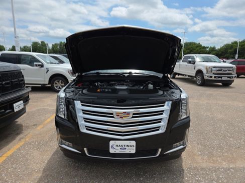 Used 2017 Cadillac Escalade Platinum AWD/4WD image 13