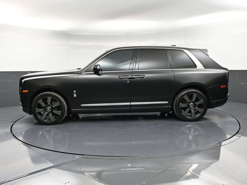 Used 2023 Rolls-Royce Cullinan w/ Technology Package image 2
