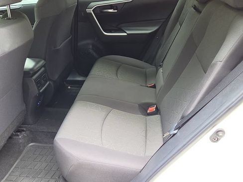 Used 2022 Toyota RAV4 XLE w/ Convenience Package FWD image 11