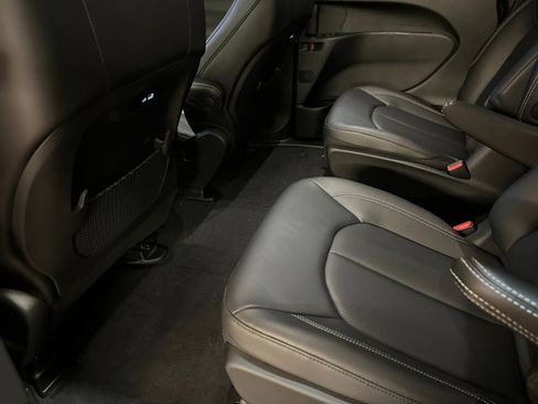 New 2026 Chrysler Pacifica Select image 11