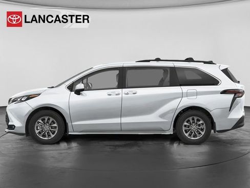 New 2026 Toyota Sienna XLE image 3