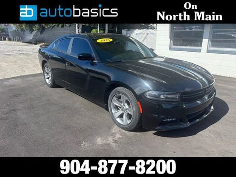 Used 2016 Dodge Charger SXT RWD image 2