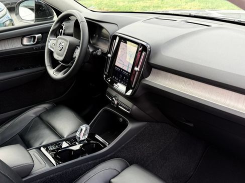 Certified 2023 Volvo XC40 B5 Plus w/ Driver Assist Package AWD/4WD image 16