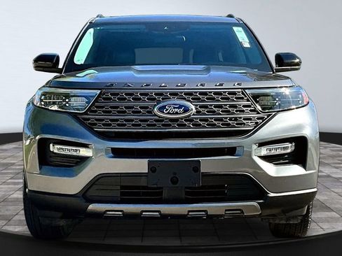 Used 2024 Ford Explorer XLT w/ Equipment Group 202A AWD/4WD image 2