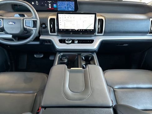 Certified 2025 Ford Expedition Active AWD/4WD image 3