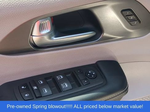 Used 2023 Chrysler Pacifica Touring-L FWD image 21