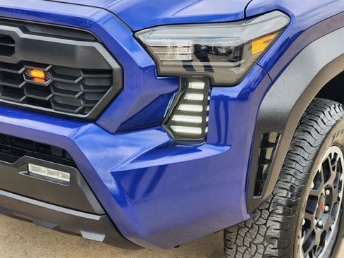 Used 2024 Toyota Tacoma TRD Off-Road image 16