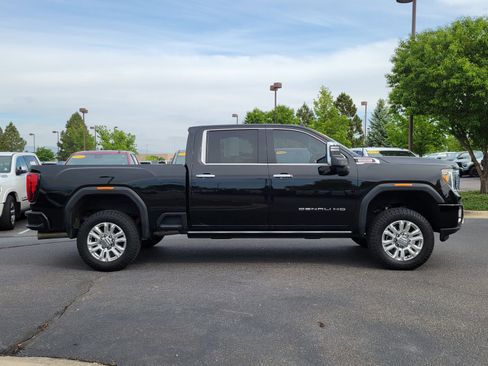 Used 2023 GMC Sierra 2500 Denali w/ Denali Black Diamond Edition AWD/4WD image 2