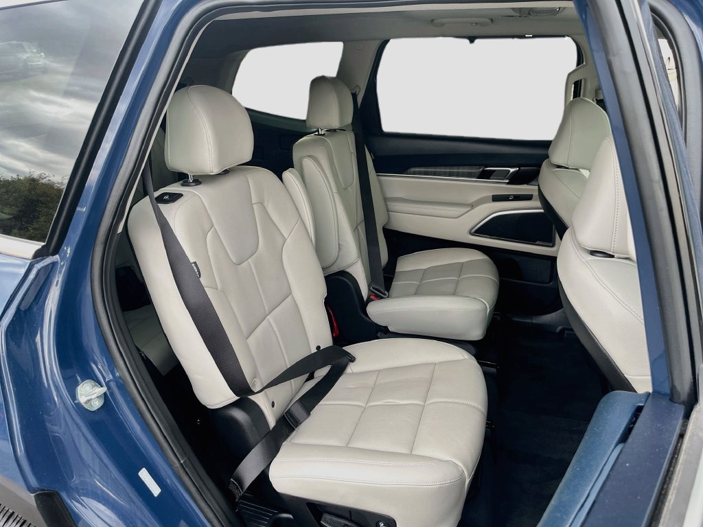 Used 2025 Kia Telluride EX w/ EX Captain's Chair Package AWD/4WD image 29