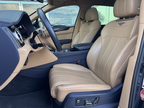 Used 2019 Bentley Bentayga AWD/4WD image 14