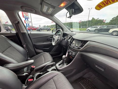 Used 2019 Chevrolet Trax LT w/ LT Convenience Package image 24