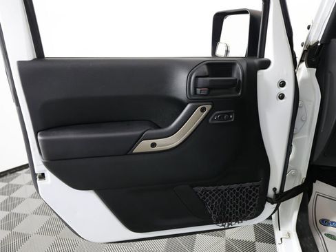 Used 2017 Jeep Wrangler 75th Anniversary image 12