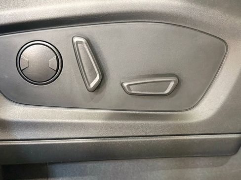 Used 2022 Ford Explorer XLT w/ Equipment Group 202A image 63