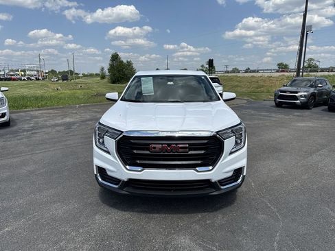 Used 2024 GMC Terrain SLE FWD image 16