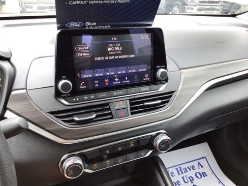 Used 2025 Nissan Altima 2.5 SV FWD image 19