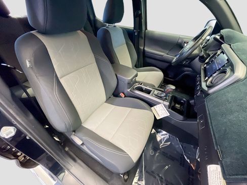 Used 2021 Toyota Tacoma TRD Off-Road image 16