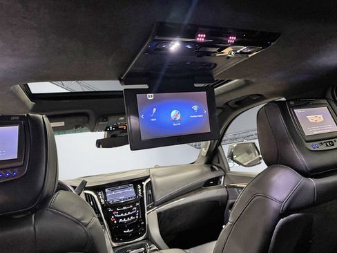 Used 2019 Cadillac Escalade Platinum image 25