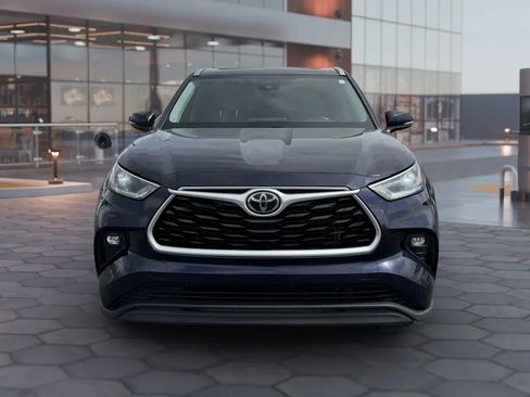 Used 2021 Toyota Highlander XLE image 2