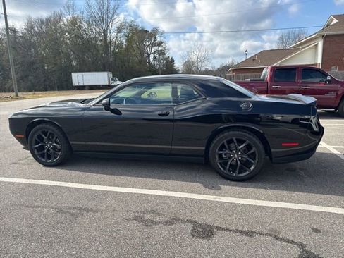 Used 2023 Dodge Challenger SXT w/ Blacktop Package image 8