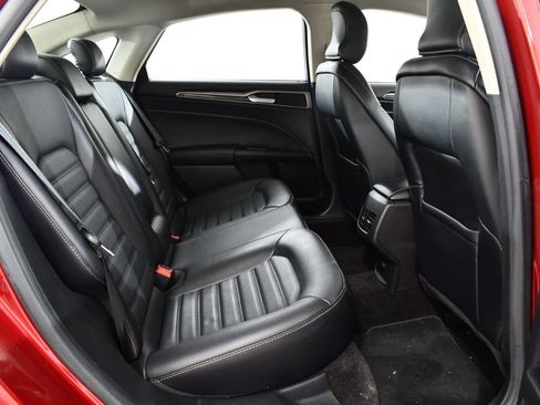 Used 2017 Ford Fusion SE w/ Fusion SE Technology Package image 19