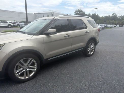 Used 2017 Ford Explorer Limited FWD image 11