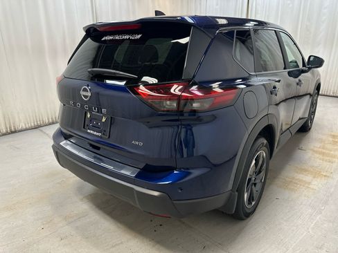 Certified 2025 Nissan Rogue SV image 10