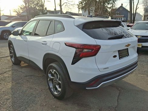 Used 2024 Chevrolet Trax LT w/ Driver Confidence Package image 6