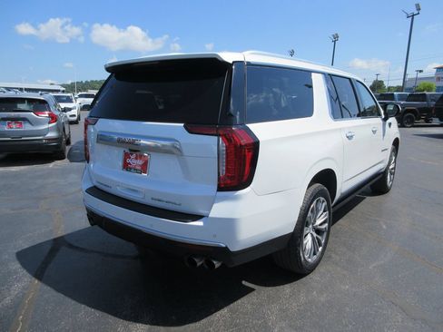 Used 2021 GMC Yukon XL Denali w/ Denali Ultimate Package AWD/4WD image 4